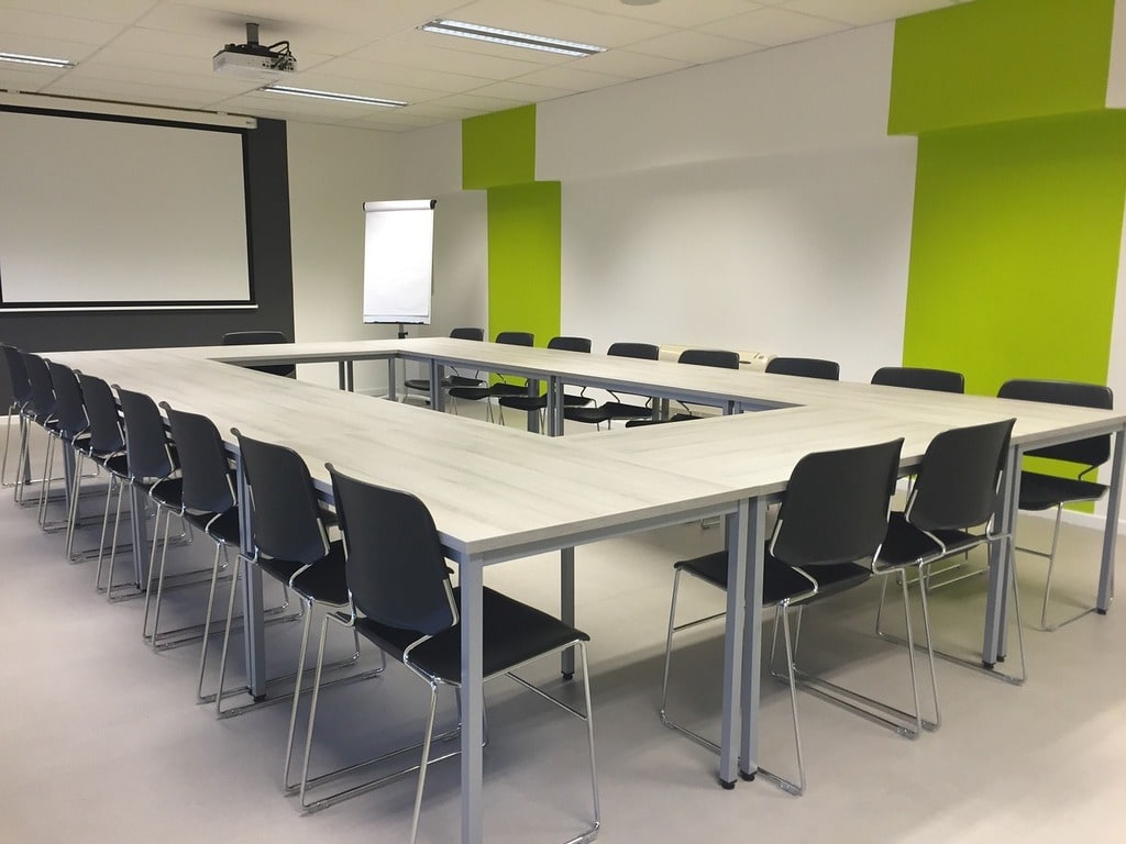 Organiser une conférence réussie : conseils et astuces